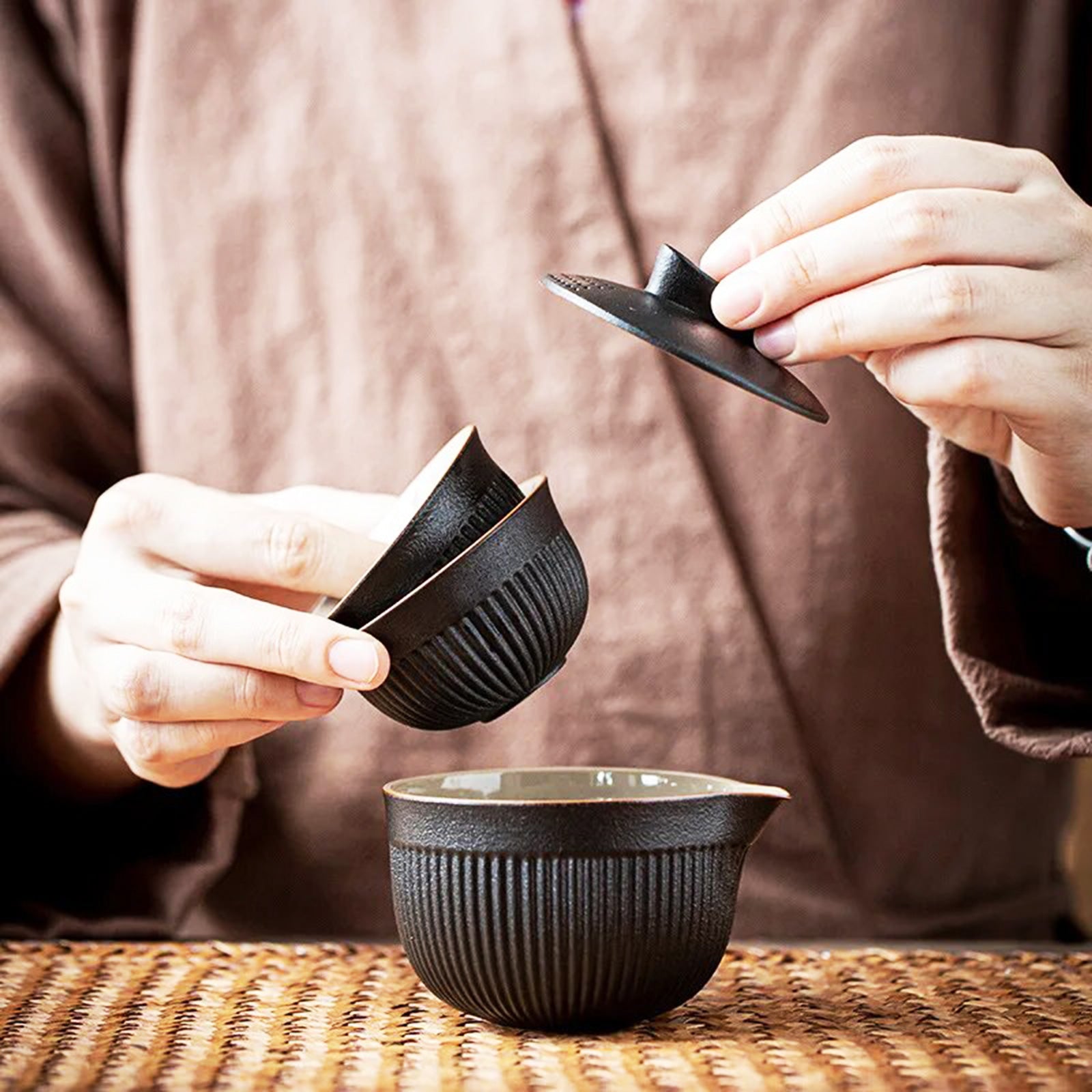 Beautiful Compact Tea Set: Enjoy Portable Elegance!