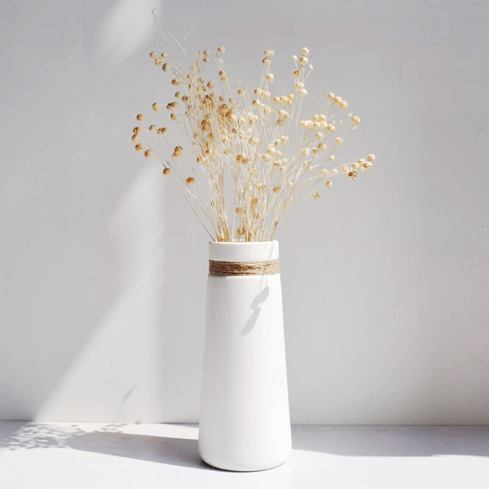 Chic Nordic Vase: Minimalist Beauty with a String of Elegance