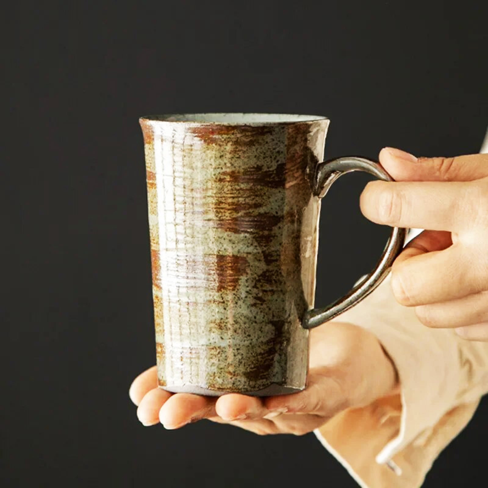 Elegant Retro Coffee Mugs with Artistic Touch