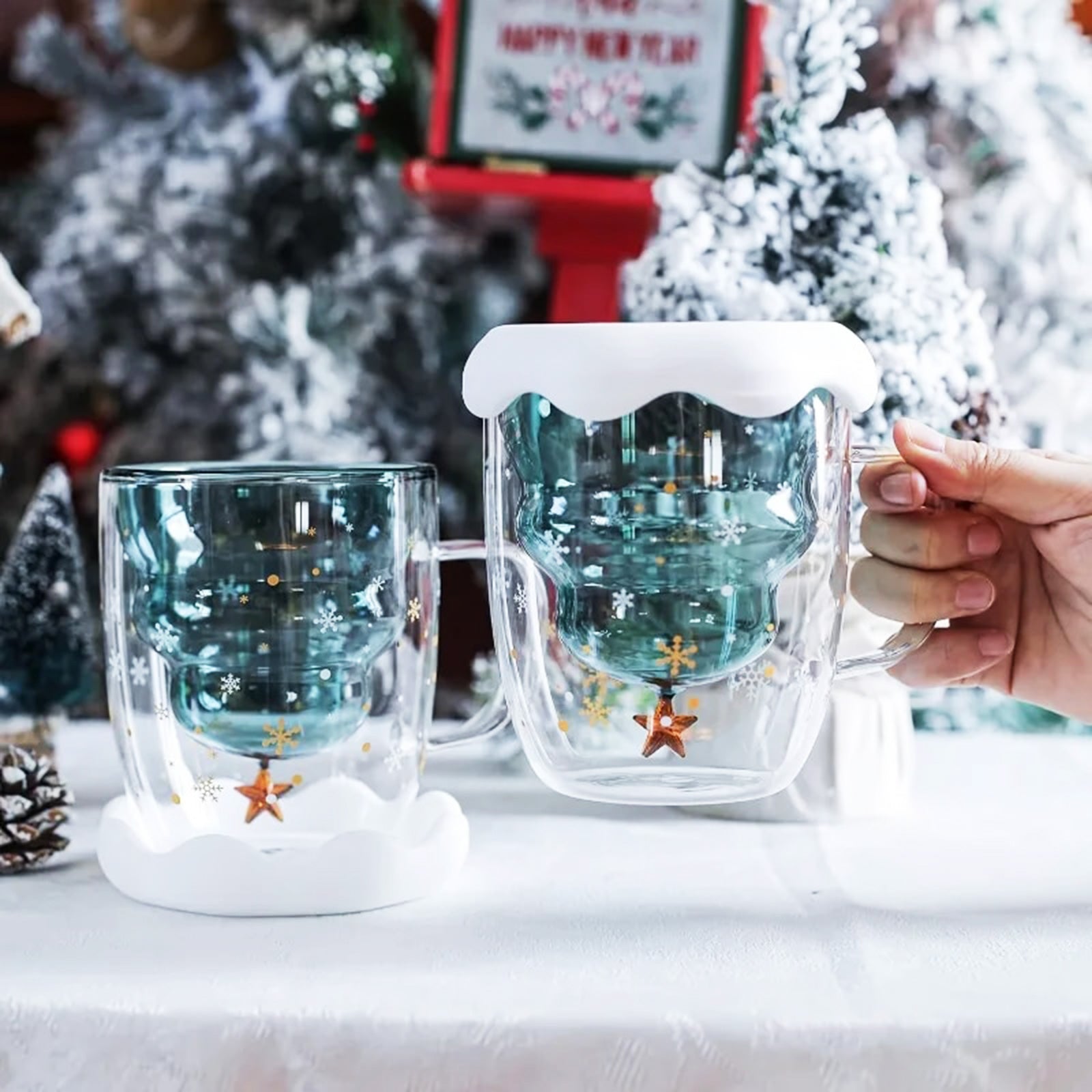 Heat-Insulated Christmas Cups Shaped Like a Christmas Tree!