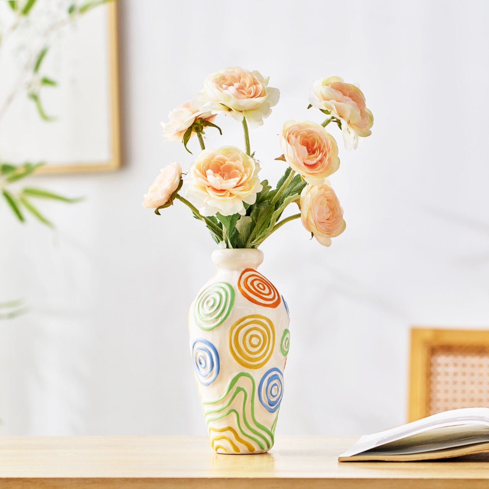 Modern Minimalist Artistic Vases – Subtle, Eye-Catching Decor for Any Room