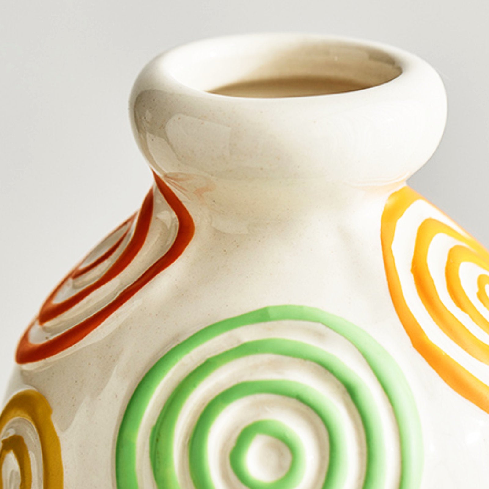 Modern Minimalist Artistic Vases – Subtle, Eye-Catching Decor for Any Room