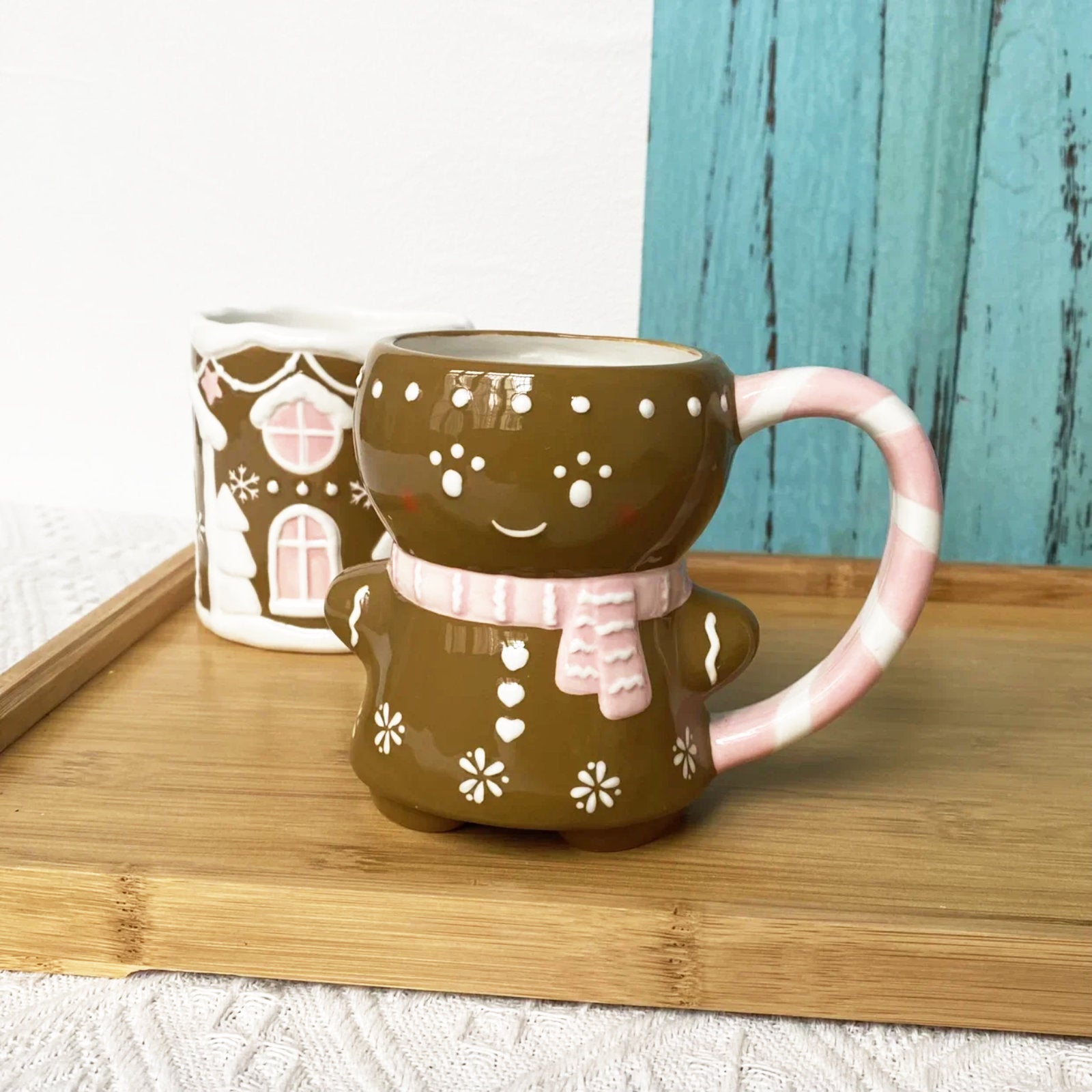 Playful Christmas gingerbread mugs that brighten your holiday moments