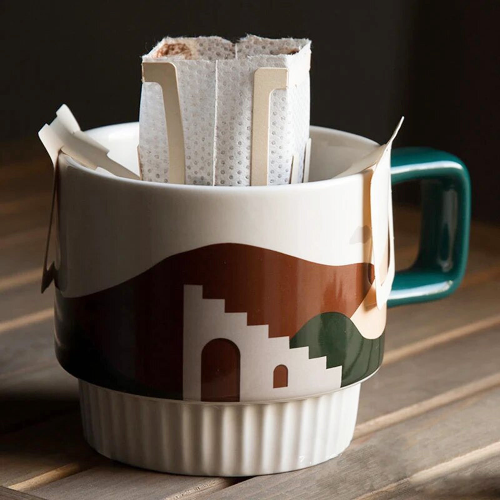 Stackable Retro Mugs with Superb Oasis Design