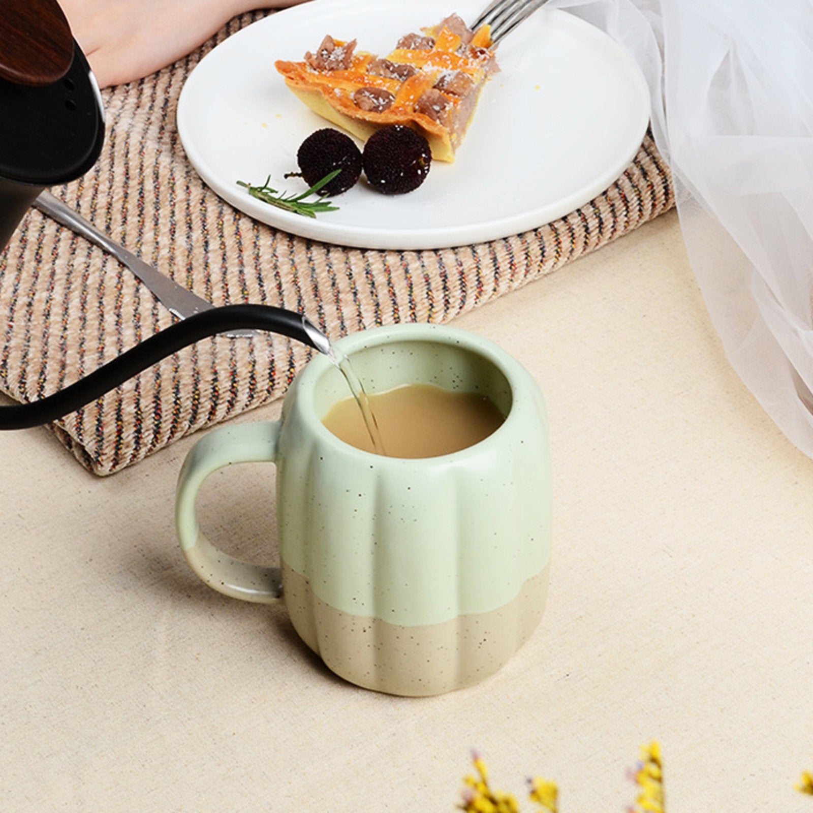 
Autumn-Inspired Pumpkin Mugs: Perfectly Playful and Practical-7