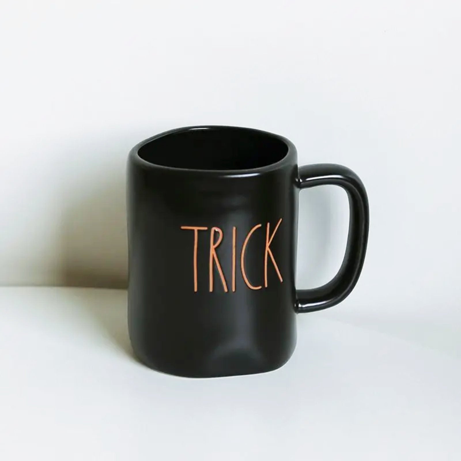 Hand-Lettered Mugs with Personality and Perfect Comfort-2