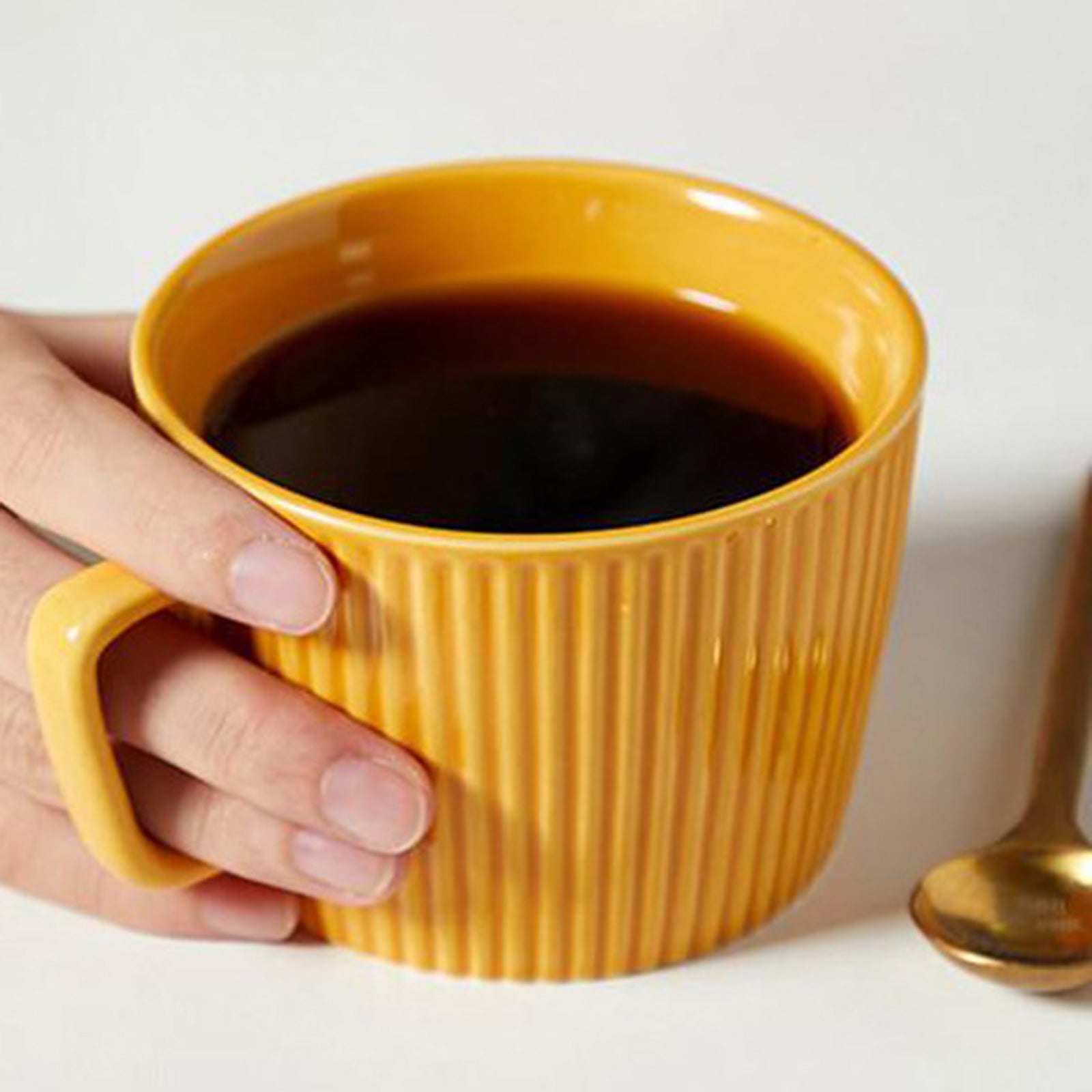 Nostalgic Charm: Retro Mugs with Vertical Lines Pattern and Complimentary Saucer (3 Variations)